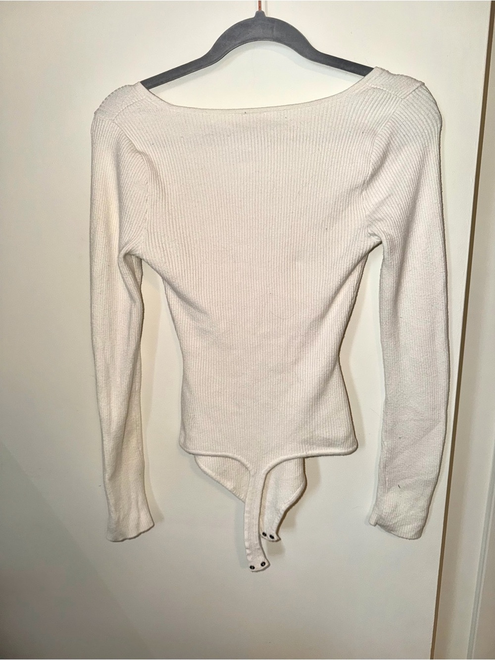 A&F Long Sleeve Cream Ribbed Bodysuit - Picture 4 of 4